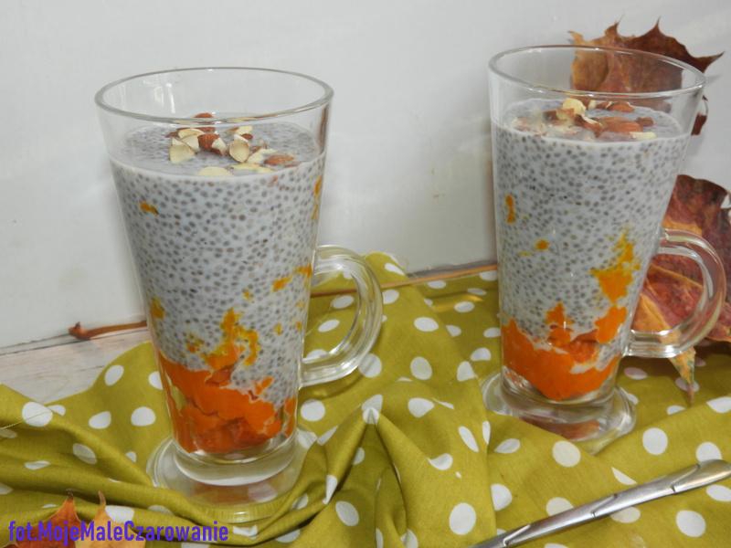 Deser z chia w pucharku z migdałami