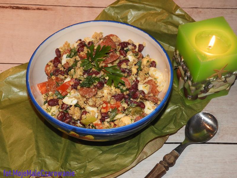 Sałatka z kaszy i chorizo