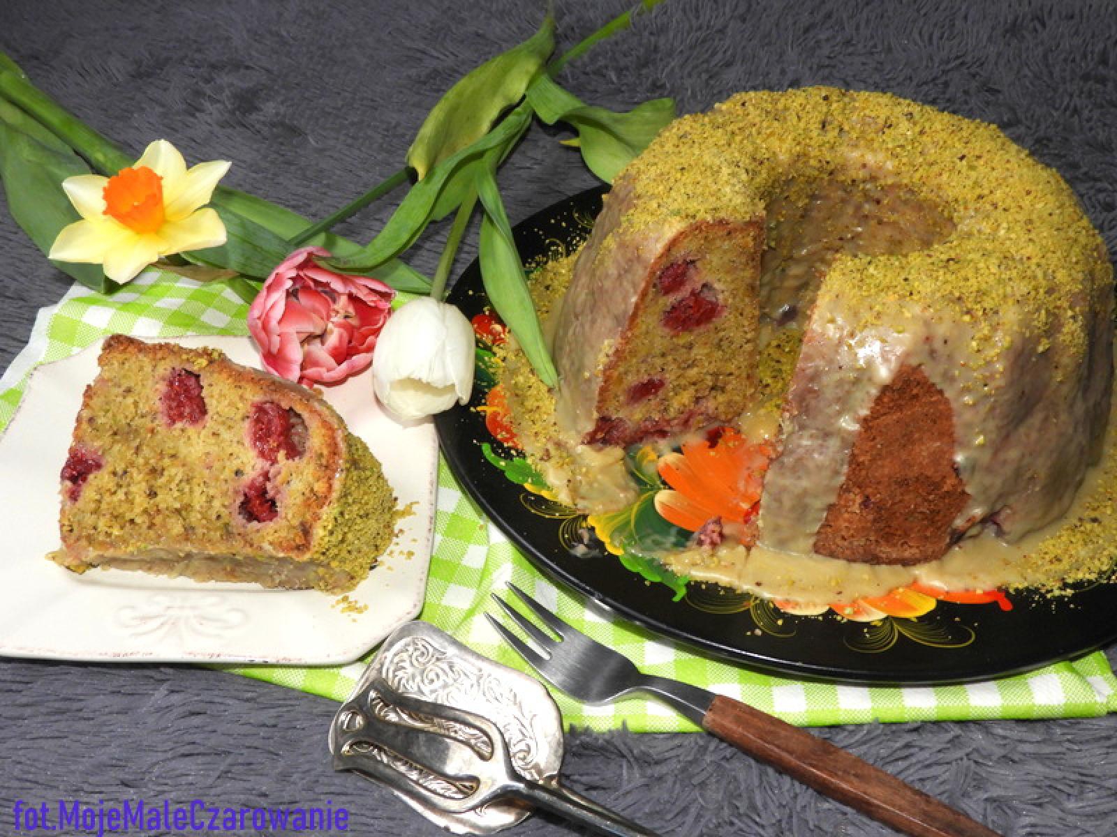 Bardzo pistacjowa babka