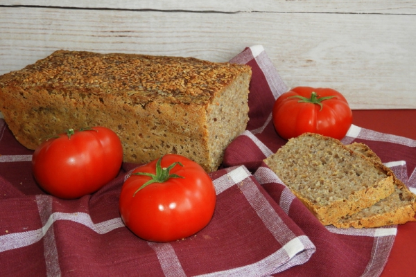 Chleb pszenno - żytni na zaczynie ze złotym lnem
