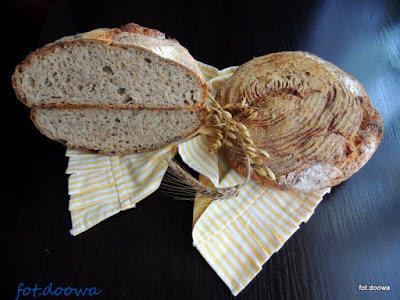 Chleb na dzikich drożdżach z wody zakwasowej cytrynowo - czosnkowej