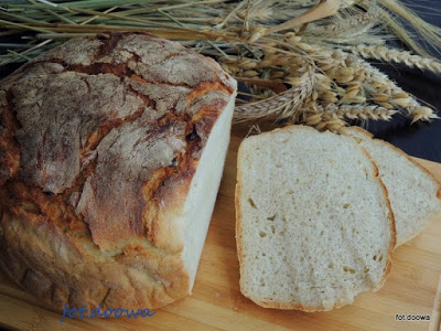 Czosnkowy chleb z garnka żeliwnego