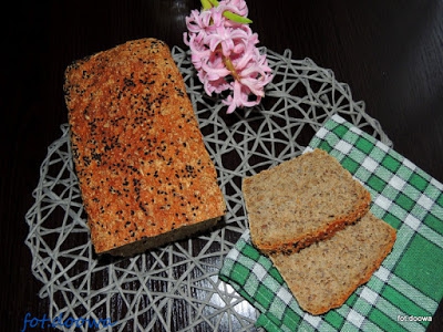 Chleb pszenno - żytni z siemieniem lnianym i chia