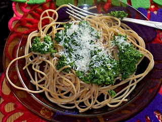 Spaghetti razowe z pesto szpinakowym