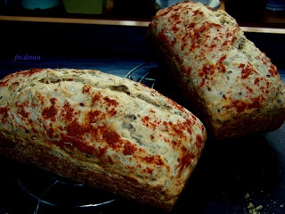Chleb z zarodkami pszennymi i suszem pomidorowym