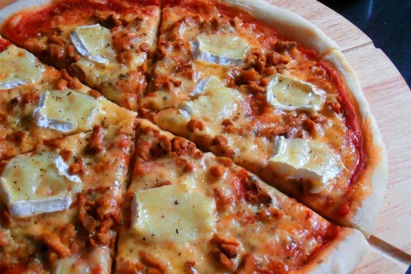 Domowa Pizza z Kurkami i Serem Brie