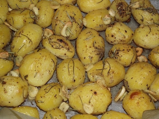 Złociste pieczone ziemniaki