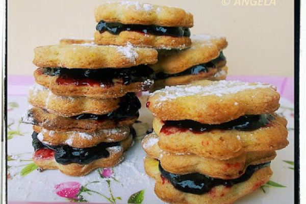 Ciastka markizy z dżemem - Blueberry Jam Tea Cakes - Biscotti alla marmellata di mirtilli