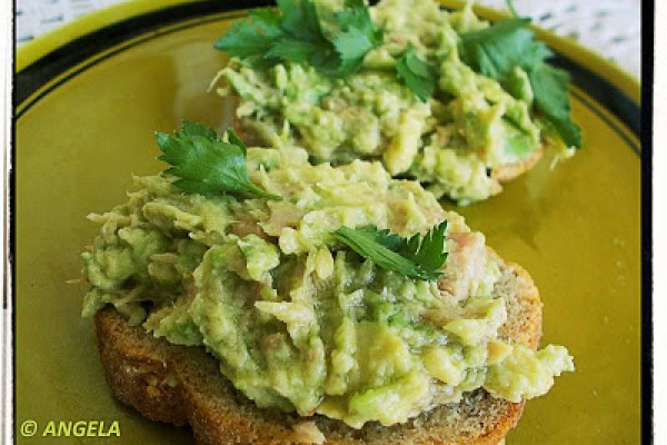 Pasta z awokado i tuńczyka (do chleba) - Avocado And Tuna Spread Recipe - Crostini con crema di avocado e tonno