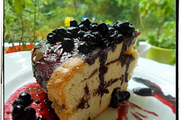 Biszkopt przekładany z jagodami i porzeczkami - Blueberry And Black Currant Sponge Cake - Pan di Spagna ai frutti di bosco