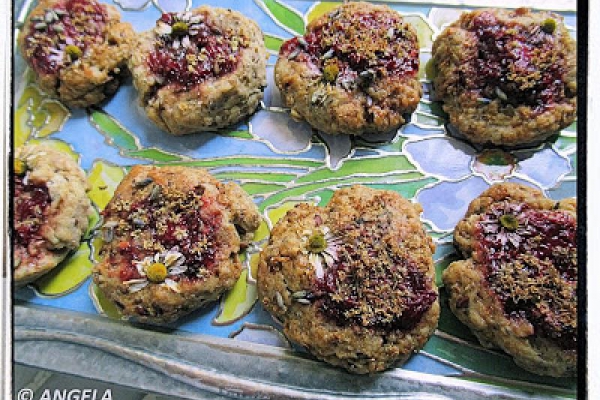 Anyżki truskawkowo-kwiatowe - Strawberry Edible Flower Tea Cakes Recipe - Dolcetti all anice con marmellata di fragole e fiori commestibili