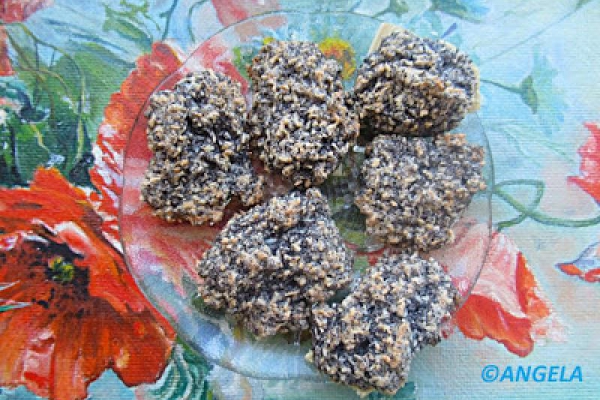 Makowe kokosanki na wafelku - Coconut And Popyseed Tea Cakes - Biscotti ai semi di papavero ed al cocco
