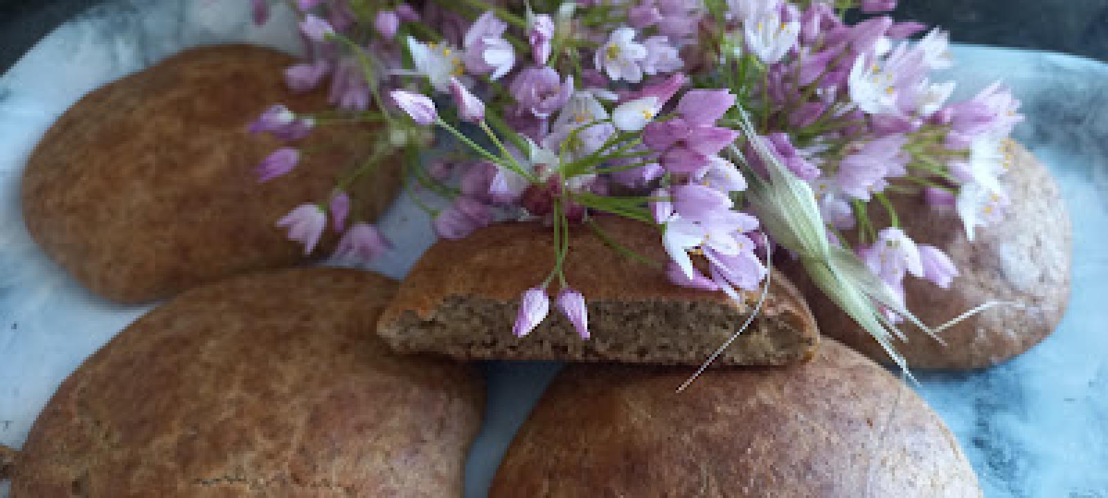 Bułeczki migdałowo - siemienne  - Almond and Linen Buns - Pagnotte alle mandorle e semi di lino