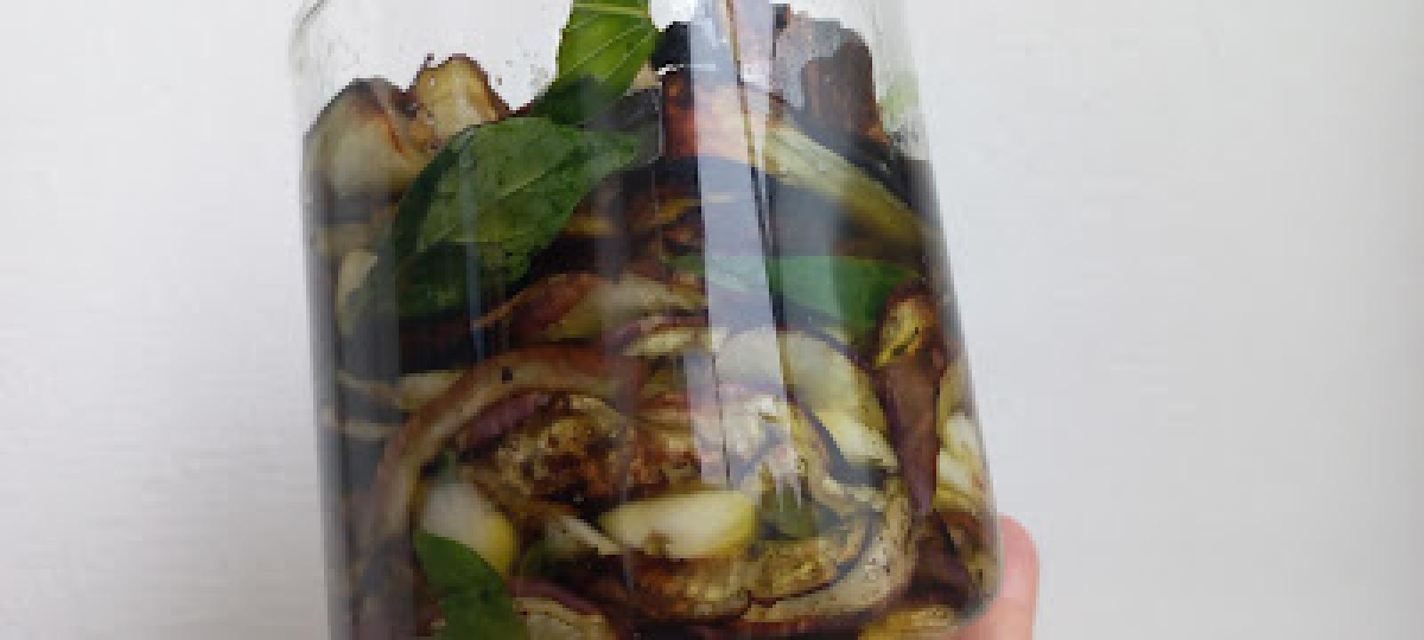 Bakłażany w oleju/ Aubergines (egg plants) in olive oil/ Melanzane sott olio