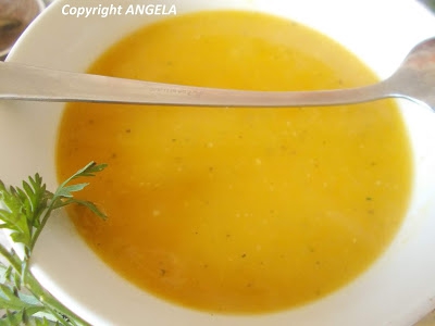 Zupa krem z marchewki i kwiatów dyni -  Carrot And Pumpkin Blossom Cream Soup Recipe - Vellutata di carote e fiori di zucca