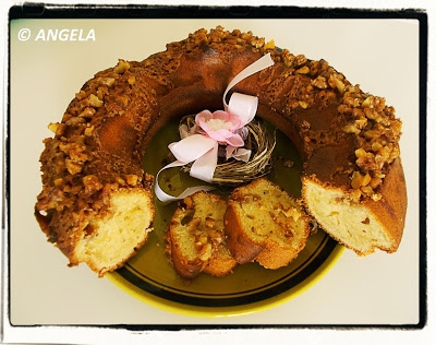 Babka z orzechową koroną - Bundt Cake With Nut Topping - Ciambellina con glassa di noci