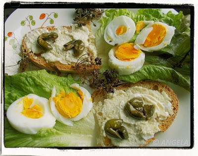 Kanapka jajeczna na ostro - Hot Egg Sandwich Recipe - Panini all uovo sodo piccanti