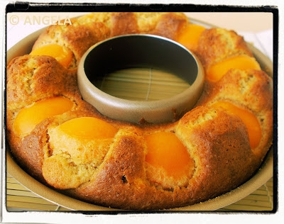 Babka z brzoskwiniami (morelami) - Apricot or Peach Bundt Cake - Ciambellone alle albicocche o pesche