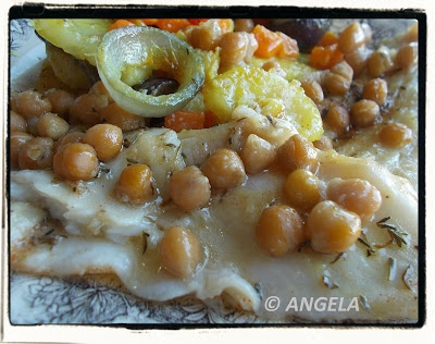 Flądra w ciecierzycy -  Oven Baked Plaice with Chickpeas - Filetti di platessa con salsa di ceci