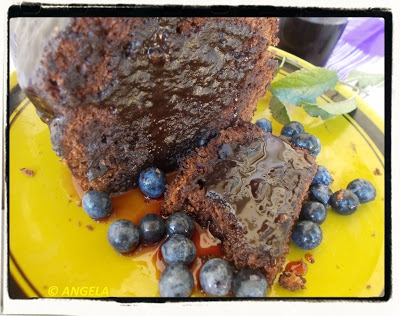 Ambasador z sokiem ze śliwy tarniny - Chocolate Cake With Blackthorn Fruit Syrup - Torta al cioccolato con lo sciroppo di prugnolo