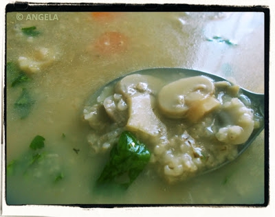 Zupa grzybowa z kaszą jęczmienną (wegańska) - Vegan Mushroom Soup - Minestra di prataioli (vegan)