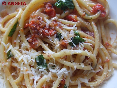 Spaghetti w sosie z ikry pstrąga - Spaghetti with trout caviar - Spaghetti al sugo con uova di trota