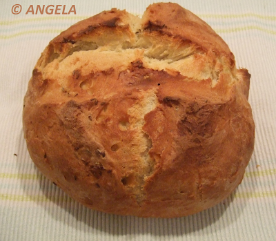 Chleb pszenny z pieprzem ziołowym - Wheat bread with ground spices - Pane al grano tenero con spezie macinate