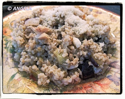 Kasza jęczmienna z makrelą w oleju i bakłażanem - Barley kasha with mackerel in oil and eggplant (aubergine) - Orzo con filetti di sgombro in olio e melanzana