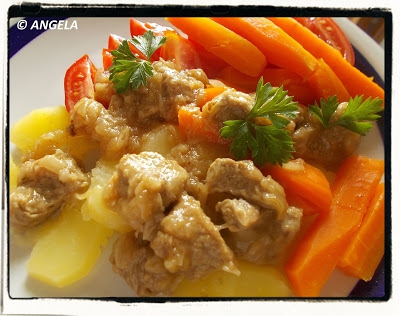 Cielęcina duszona na maśle i cebuli - Stewed Veal Chops With Butter And Onions - Stufato di vitello al burro e cipolle