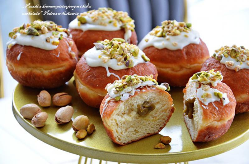 ,, Pączki z kremem pistacjowym i białą czekoladą’’