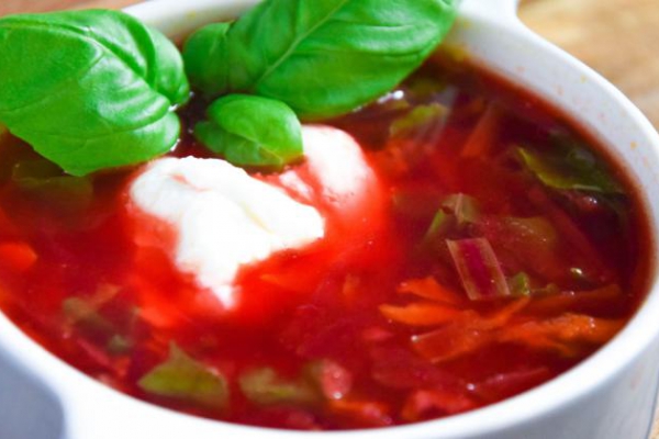 Zupa z botwinki – rodzinny przepis FIT