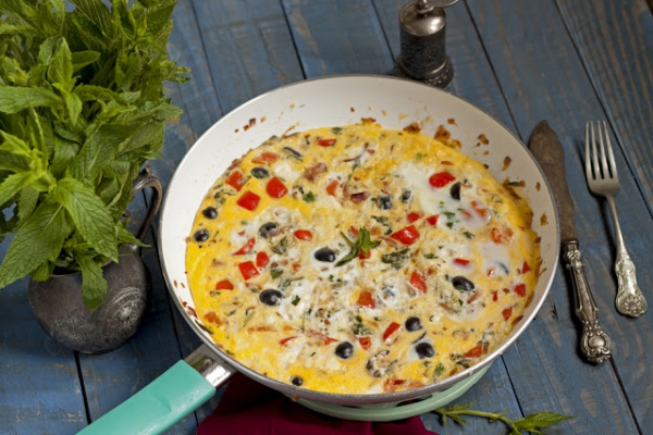 Omlet z papryką i oliwkami