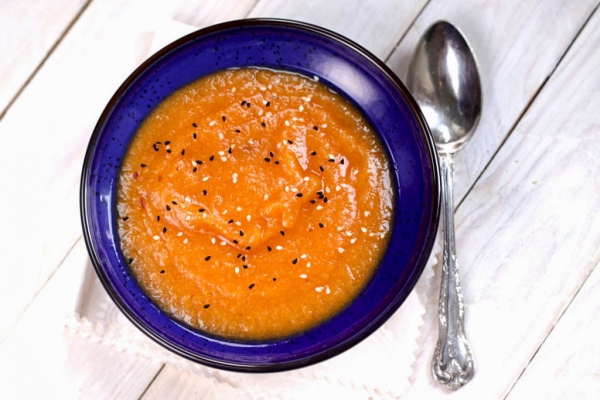 Zupa marchewkowa z morelami