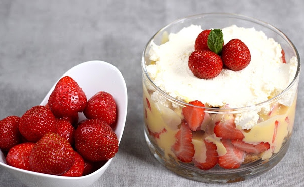 Trifle truskawkowe