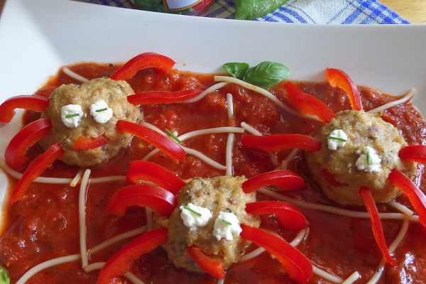 Mięsne pajączki w sosie pomidorowym (Pudliszki-pomidorowe inspiracje/kurczak)