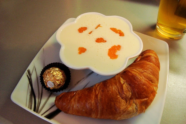 10. Domowy deserek z croissantem