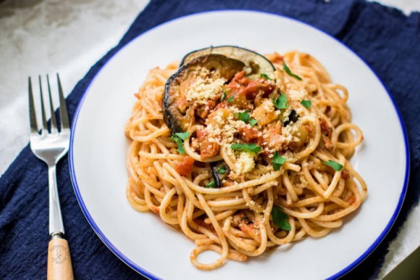 Spaghetti Drobiowe Z Bakłażanem I Cukinią