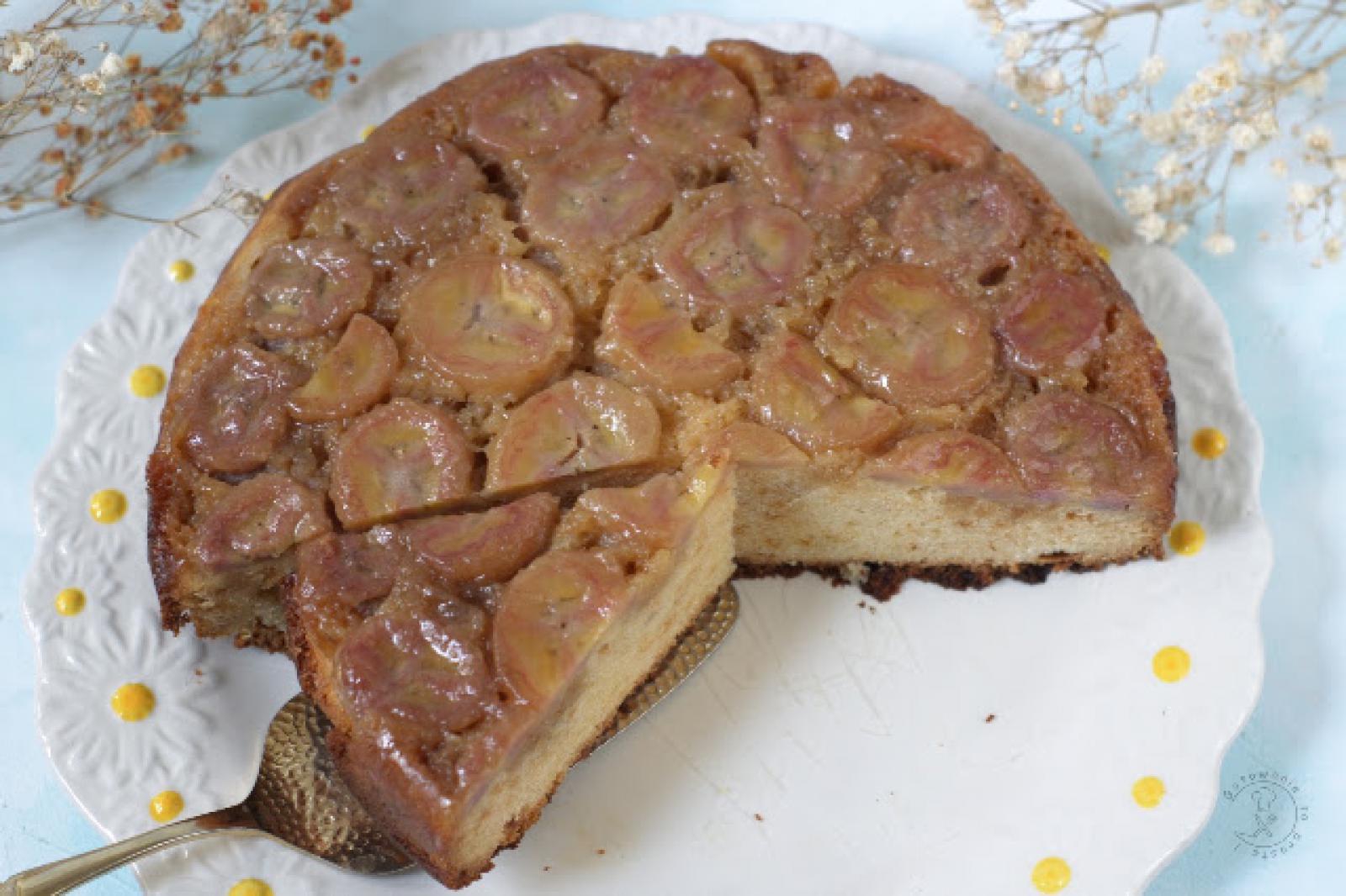 Odwrócone ciasto bananowe z karmelem