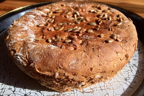 Prosty i szybki chleb pszenno- orkiszowy z suszonych drożdży
