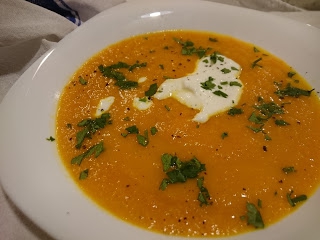 marchewkowa zupa z rozgrzewającym imbirem