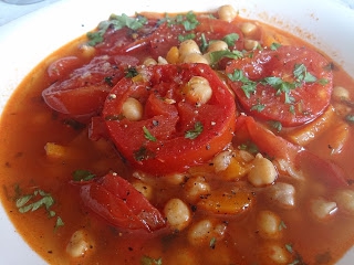 zupa z cieciorki i świeżych pomidorów