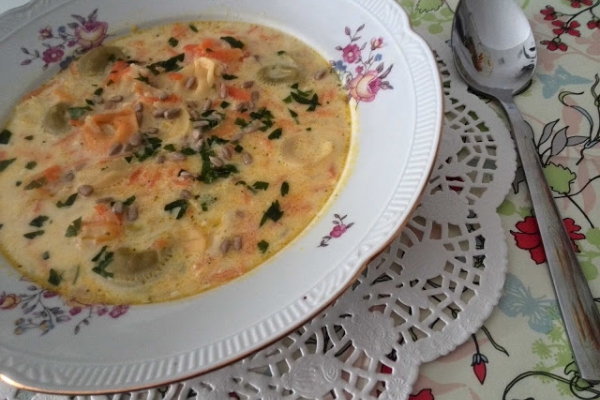 Kremowa zupa ze słonecznikiem