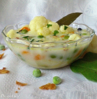 Zupa śmietankowo-kalafiorowa z zielonym groszkiem