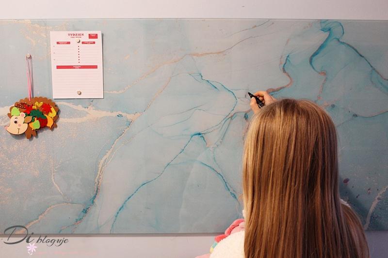 Szklana tablica magnetyczna – etstetyczna, trwała i praktyczna