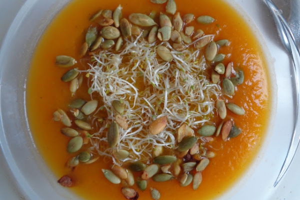 Typowe jesienne smaki, czyli zupa-krem dyniowo-marchwiowa
