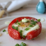 Jajko sadzone w pomidorze