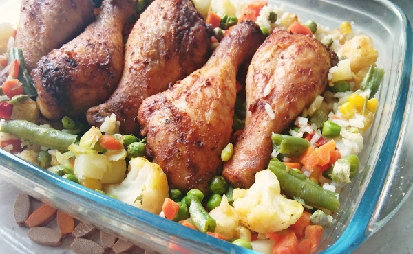 Kurczak zapiekany z ryżem i warzywami