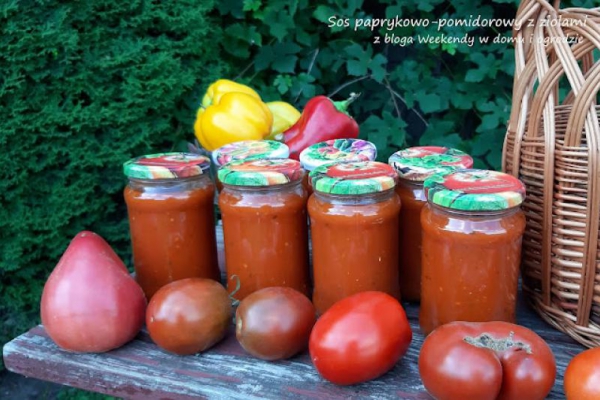 Sos pomidorowo-paprykowy z ziołami