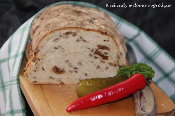Chleb drożdżowo-zakwasowy z figami oraz  Oświadczyny