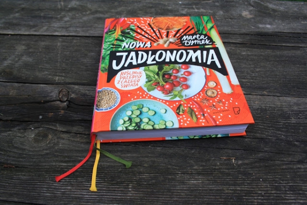 Recenzja książki kucharskiej  Nowa Jadłonomia. Roślinne przepisy z całego świata  autorstwa Marty Dymek.